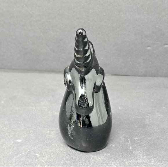 Black Art Glass Unicorn Paper Weight/ Figurine - Picture 4 of 5